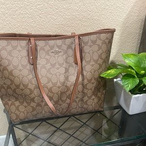 Coach City Tote in Signature Canvass